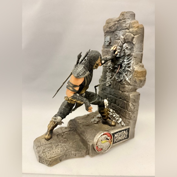 Mortal Kombat 9 Kollector's Edition Scorpion Sub-Zero Bookends Statue - Picture 3 of 12